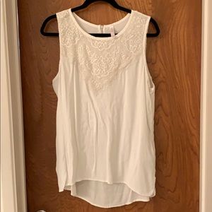 White sleeveless blouse